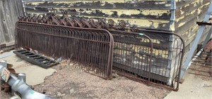 Antique iron fencing, 5-142x45 panels 1-170x45