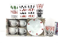 4 tasses et sous-tasses + 5 verres, thème cartes