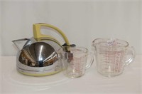 GE Kettle and 2-Pyrex Measuring Cups