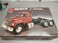 AMT Mack R model kit 1/25th scale