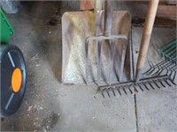 Rake, spade, shovel GARAGE