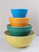 Pyrex Set of 4 Mixing Bowls