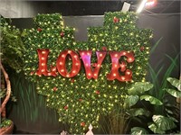 HEART SHAPED GRASSY SQUARE PANEL DÉCOR (WITH