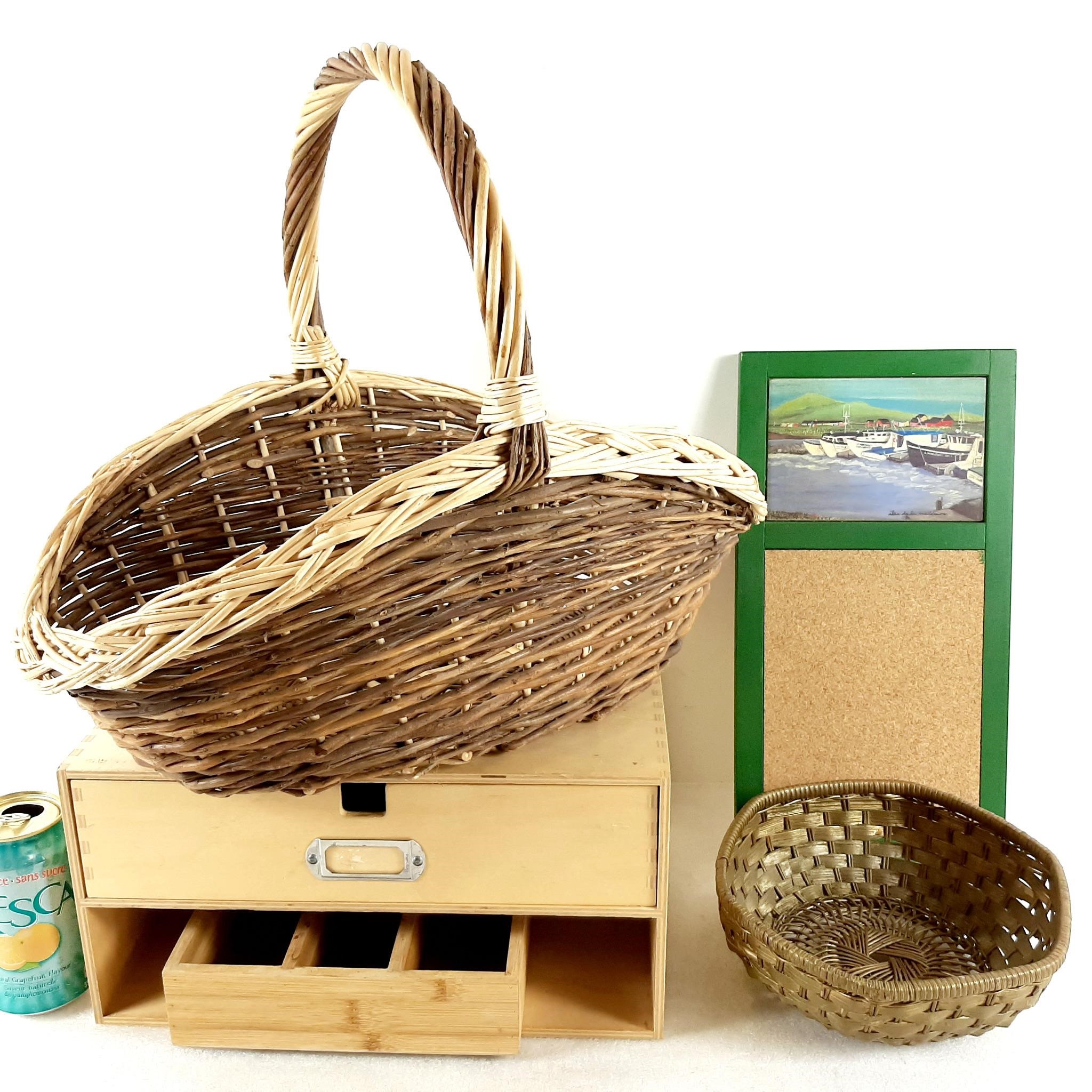 Coffret en bois 13"x11"x8½"H, paniers en osier et+