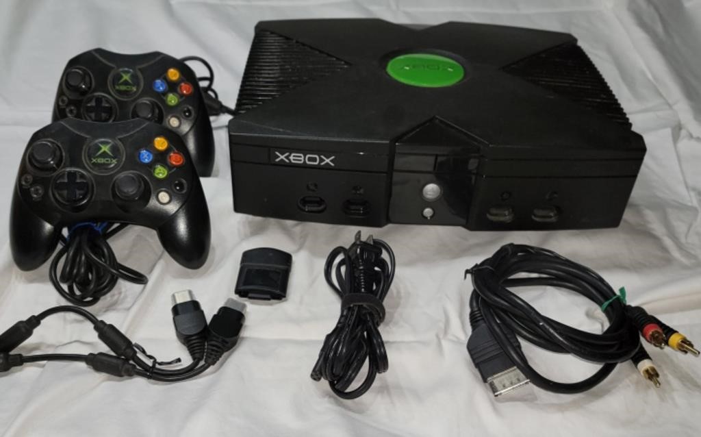 Nice, clean working XBox game. Dual Controllers,