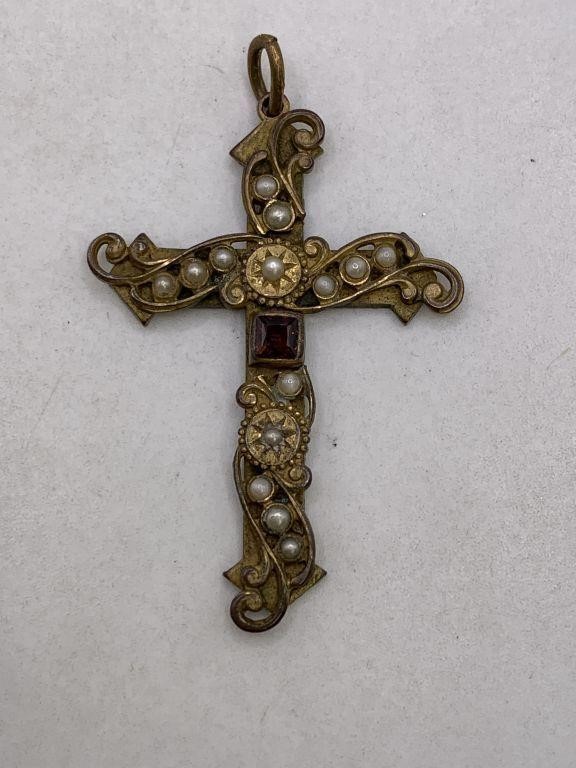 PRETTY GARNET GEMSTONE CROSS PENDANT