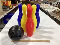 6 Plastic Bowling Pins w/ Ball