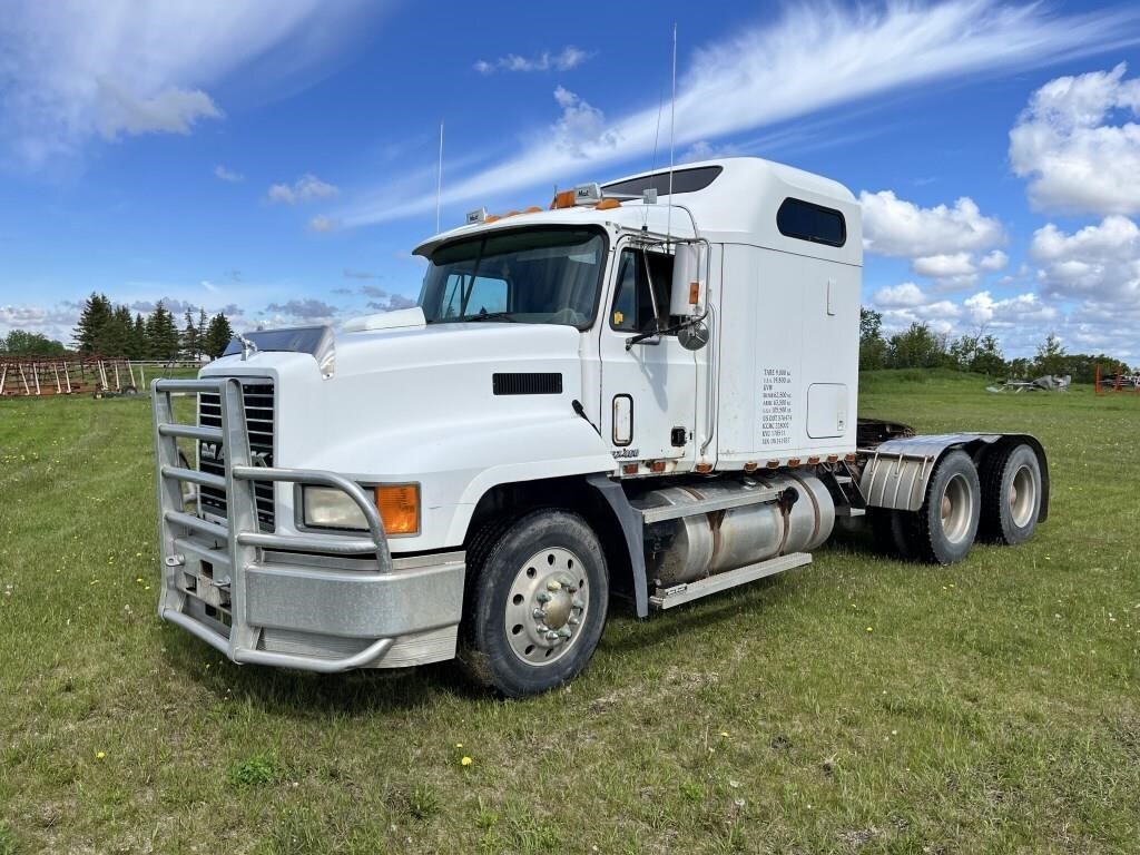 2001 Mack CH613 S/N 1M1AA18Y51W141937