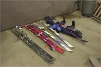 (4) SETS OF SKIS AND SNOWBAORD