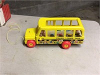VINTAGE FISHER PRICE SCHOOL BUS PULL TOY = WORKS