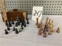 PLASTIC CHESS MEN AND WOODEN STORAGE BOX