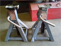2 heavy duty jack stands