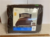 Reversible comforter- 86x90”