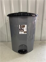 13 Gal Garbage CAn