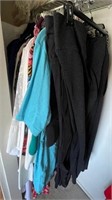 F - MIXED LOT OF WOMEN'S CLOTHING (C10)