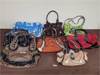 Lot of purses in nice condition