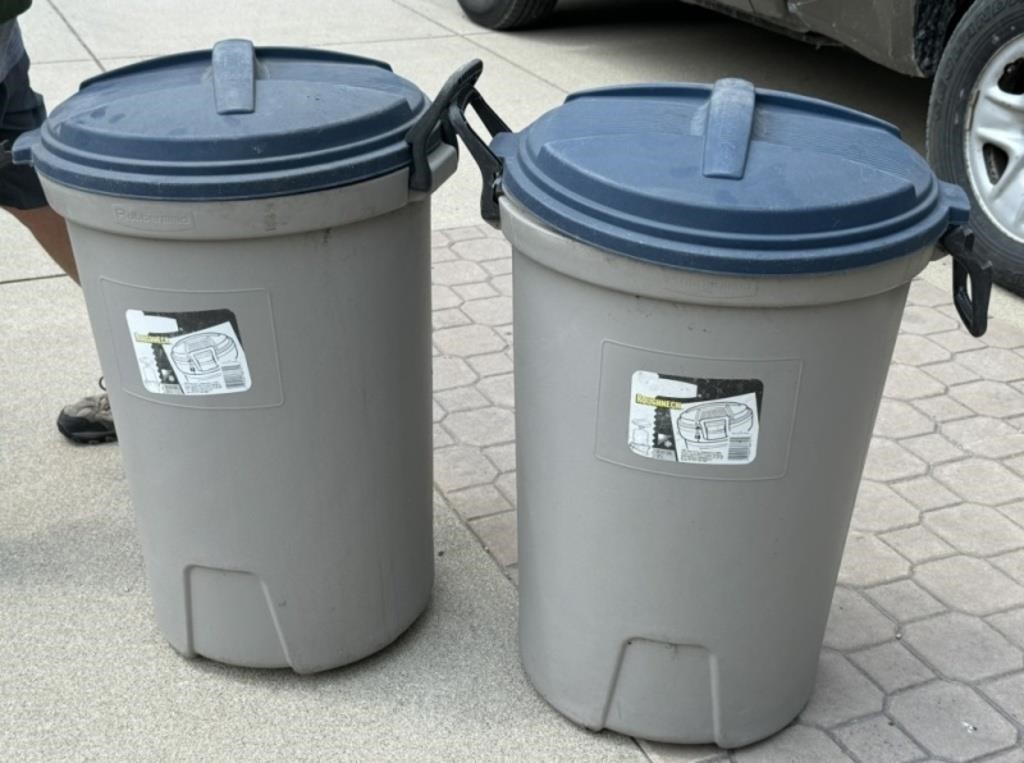 2 - Rubbermaid Trash Cans with Lids