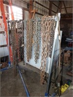 ROLLING RACK WITH CHAINS