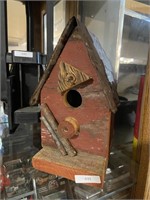birdhouse using old license plate