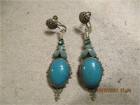 Pr. Goldtone Screwback Jade Earrings