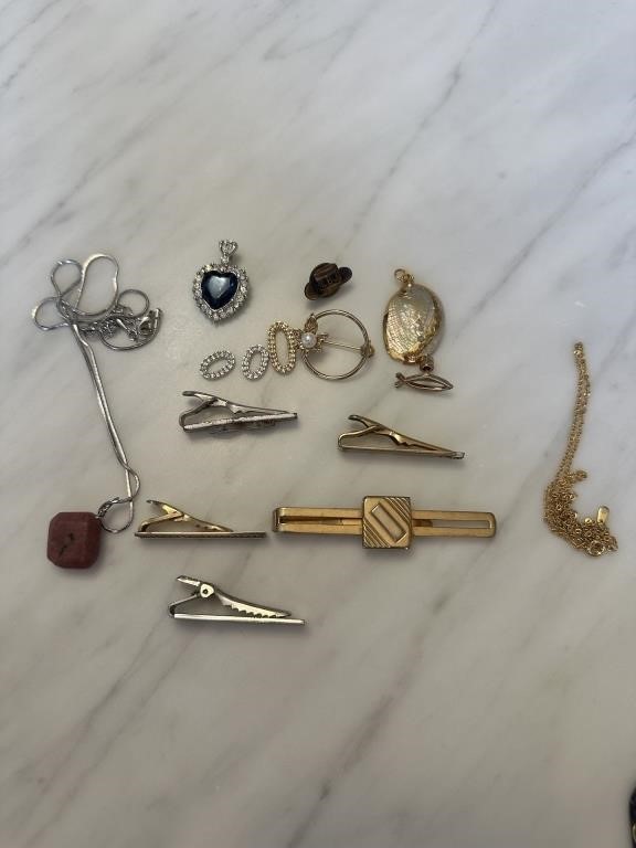 LOT OF MIXED TIE CLASPS / JEWELRY