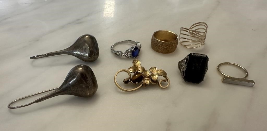 LOT OF MIXED JEWELRY RINGS & MORE