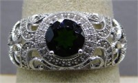 Sterling Silver ring with emerald. Weight 5.7