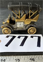 China Case Antique Car Clock