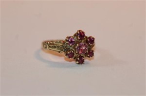 14kt yellow gold Vintage Ruby Ring with center