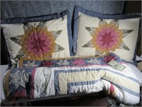 Quilt Look Full/Queen Size Blanet & Pillow