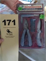 Winchester knife/tool set (in package)