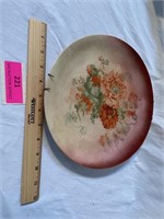 Decorative plate with flowers