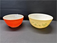 2 vtg pyrex bowls 7"d red & 8.5"d yellow
