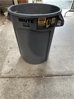 Rubbermaid Garbage Can needs cleaning