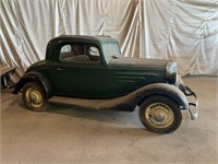 1935 Chevrolet Coupe 3 window Green couple