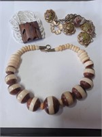 Vtg. Tan and Brown Chunky Wood Necklace, Beaded