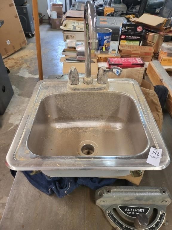 Moen single stainless sink 15in. X15in.