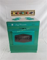 1968 Topper Toys Suzy Homemaker Toy Stove