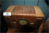 Vintage Wood radio