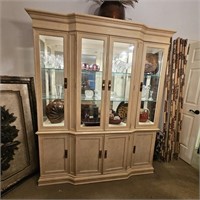 Stanley Furniture Lighted China Cabinet W/ Brass
