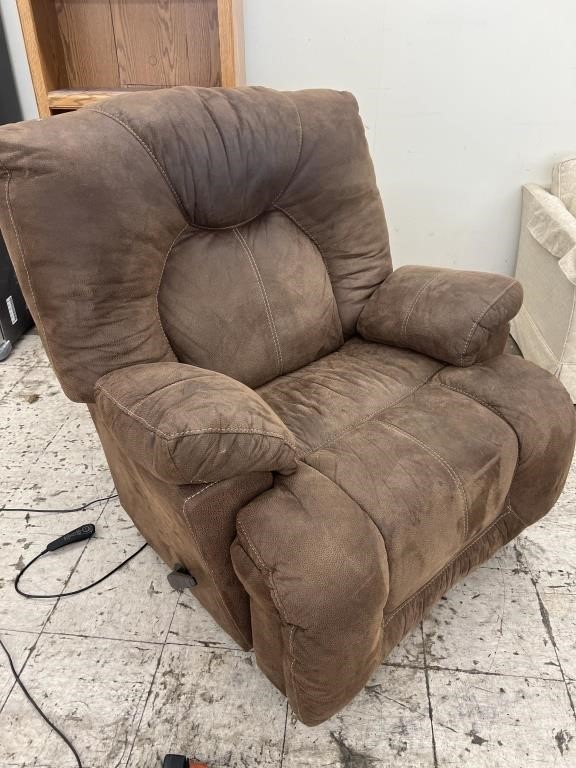 Massaging Recliner (works)