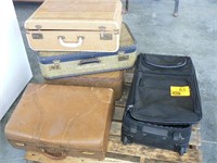 PALLET WITH 5 SUITCASES (PALLET NOT INCLUDED)