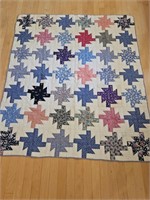 Machine & Hand Stiched Pinwheel Pattern Quilt