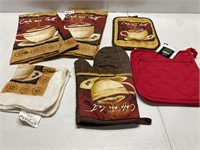 Better Homes & garden Kitchen Towels and Oven Mits