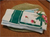Vintage tablecloths: green bows with pink clover,