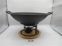 CAST IRON WOK WITH STAND