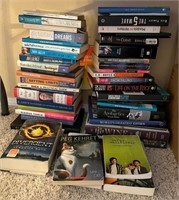 U - MIXED LOT OF BOOKS (L12)