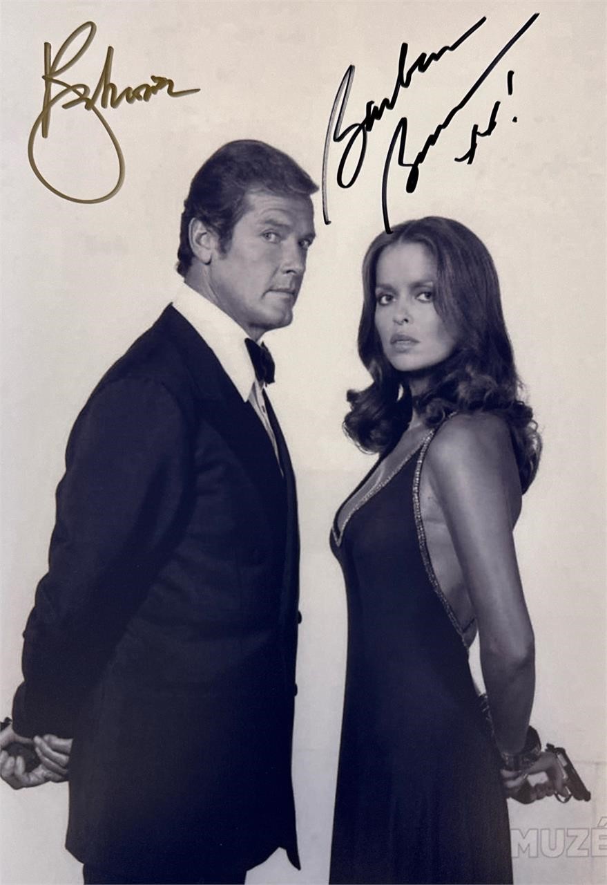 Autograph COA 007 Roger Moore Photo