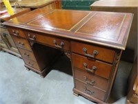 MAHOGANY 7 DR LEATHER TOP KNEE HOLE DESK
