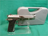 Beretta 96 Steel-I 40S&W Pistol. Comes with 2